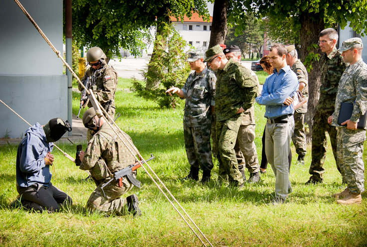 043_2014_05_23_nvteva_vojensk_diplomatick_zbor